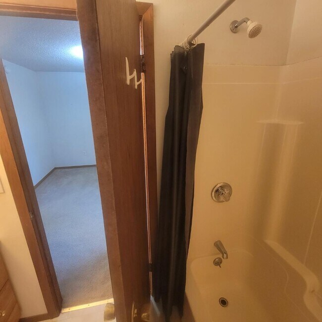 Building Photo - 1011 Lincoln St