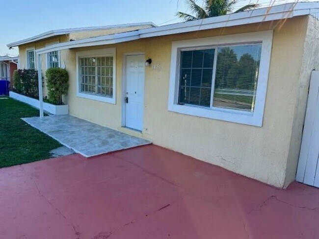 Building Photo - 1451 SW 46th Ave