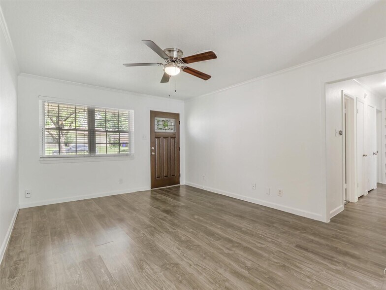 Building Photo - 2976 Cameo Ln