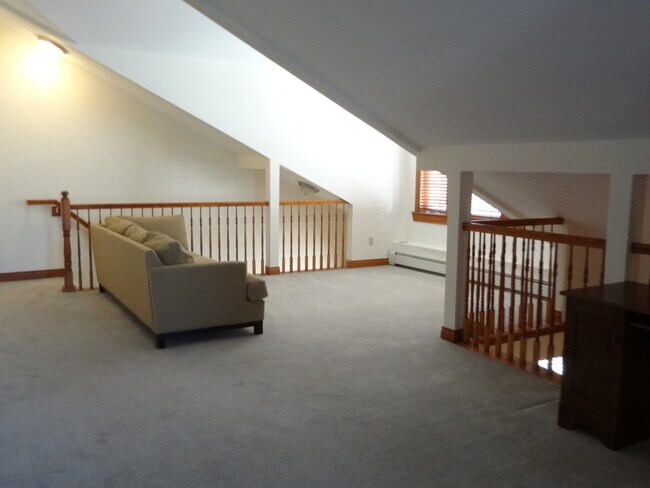Building Photo - Spacious 2-Story 1-Bedroom/1.5-Bathroom Lo...