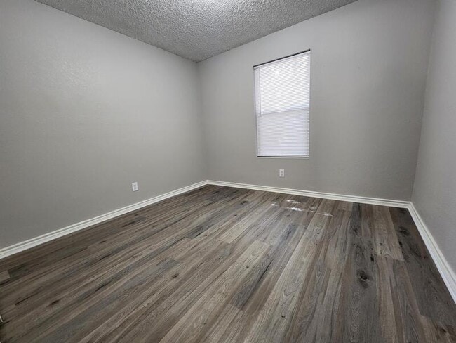 Building Photo - 10245 Country Hills Blvd