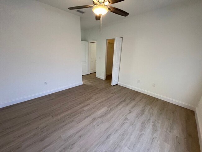 Building Photo - Beautiful Townhouse in Downtown Tampa