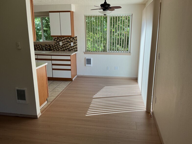 Building Photo - 2111 Sunset Ave