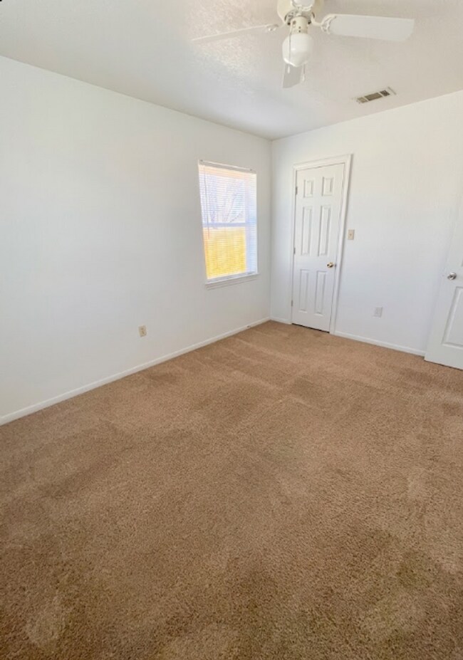 Building Photo - 106 Horseshoe Dr