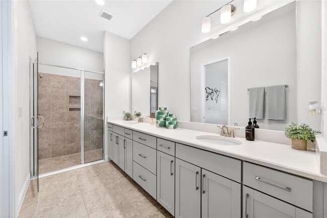 Building Photo - 8809 Laureate Blvd