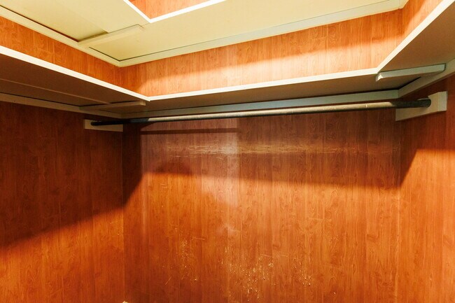 Building Photo - Large 3 bedroom in Tech Terrace