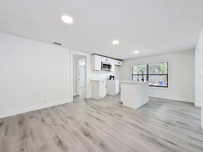 Building Photo - 8414 N 20th St