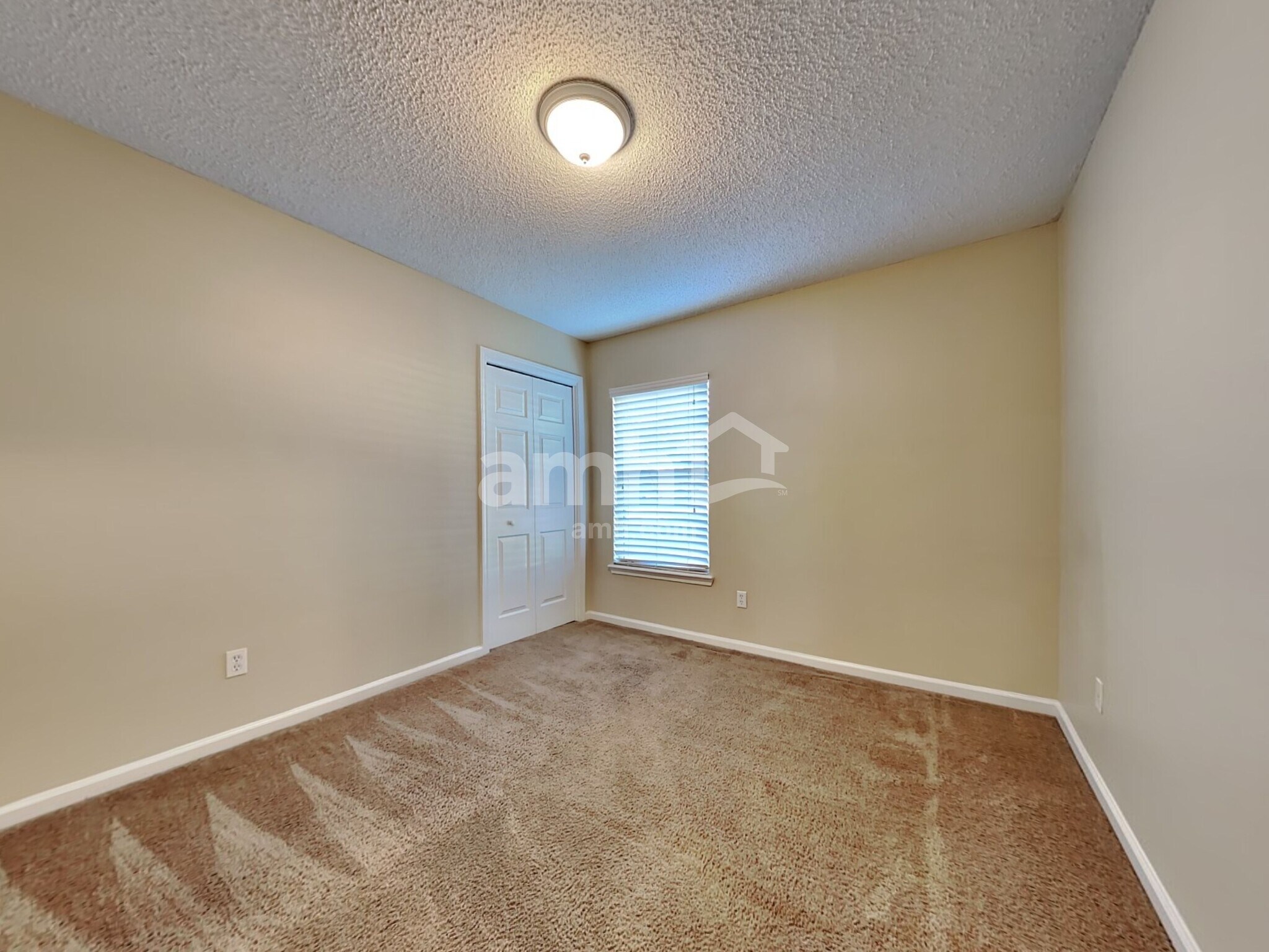 Building Photo - 9261 Redtail Dr
