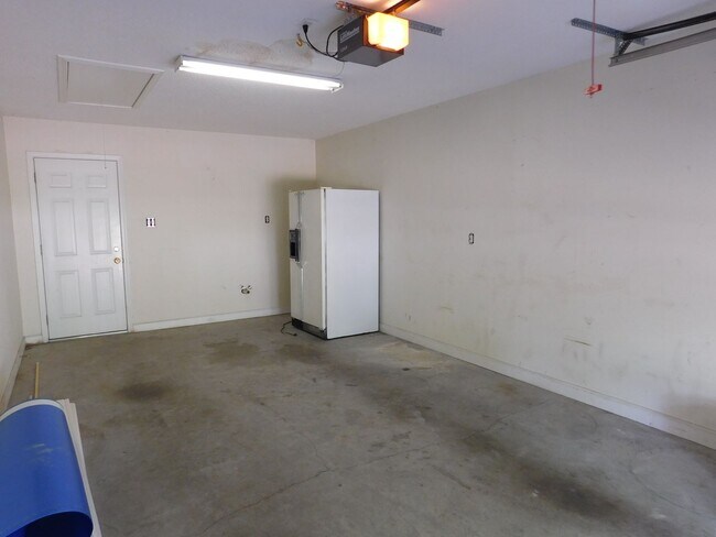 Building Photo - 210 Tobiano Dr