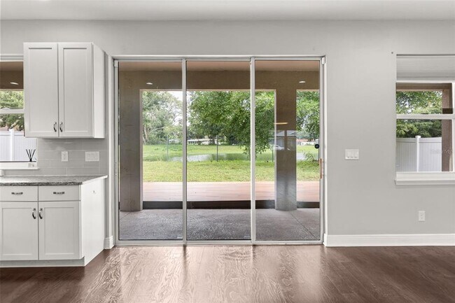 Building Photo - 2813 Roseglen Way
