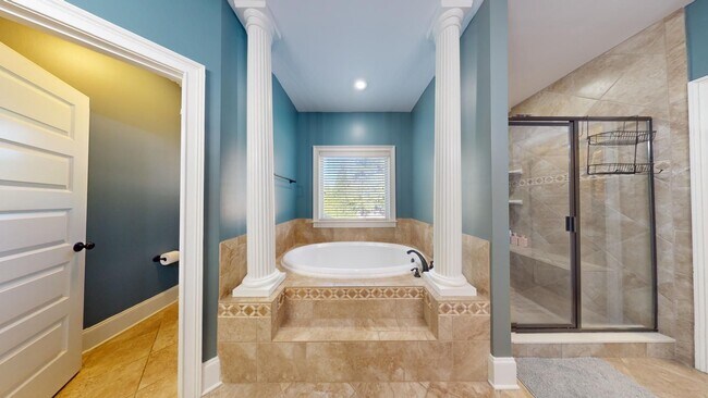 Building Photo - Asheton Lakes