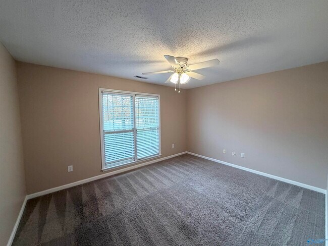 Building Photo - 2813 Willowick Tr SE