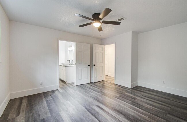 Building Photo - 607 Jeb Stuart Ln