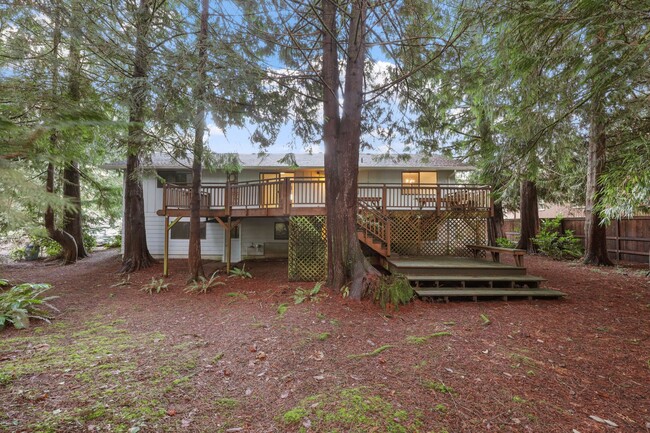 Building Photo - Move in ready Ken Lake home with 4 bedroom...