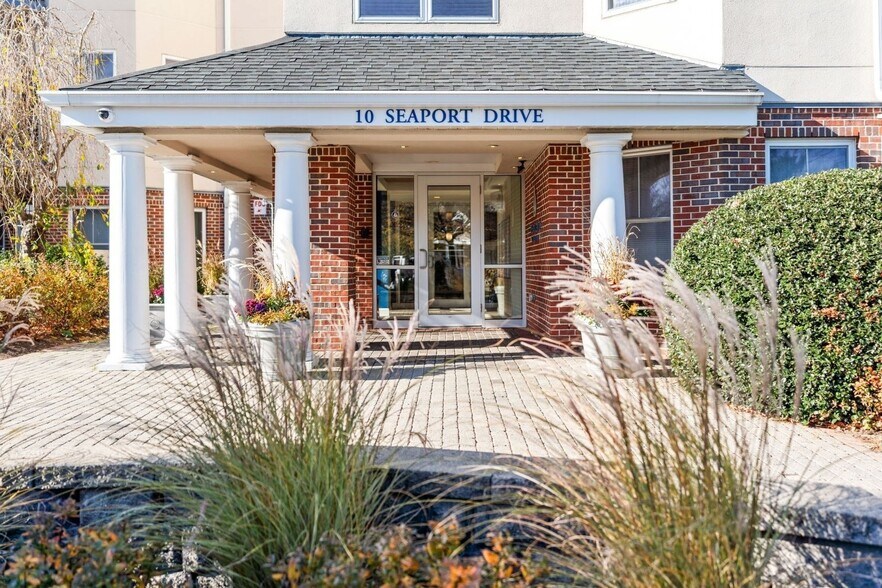 Primary Photo - 10 Seaport Dr