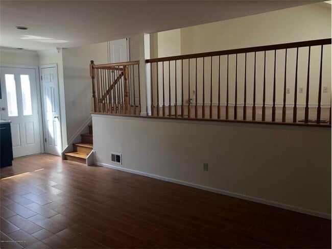 Building Photo - 14 Pebble Ln