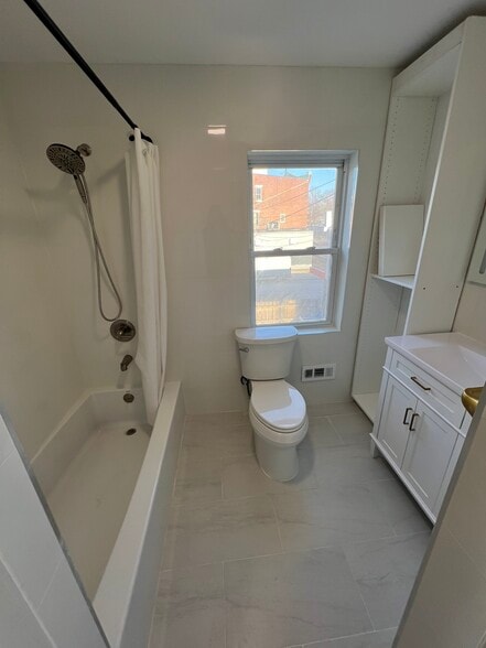 Building Photo - 6 Thomas St