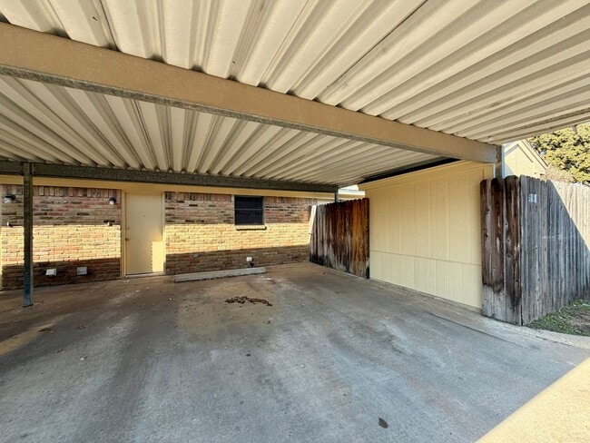 Building Photo - Duplex