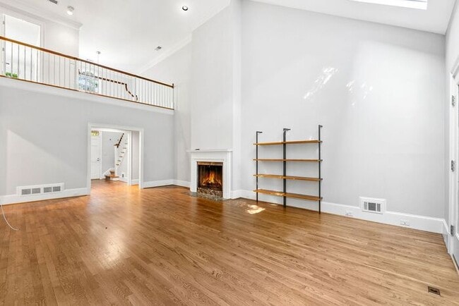 Building Photo - 459 Ivy Park Ln NE