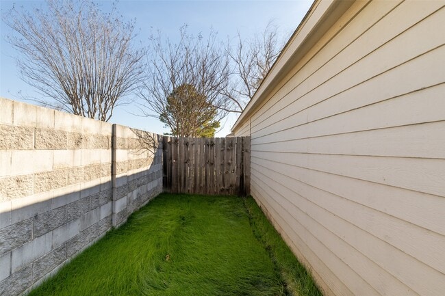 Building Photo - 16818 Pine Castle Dr