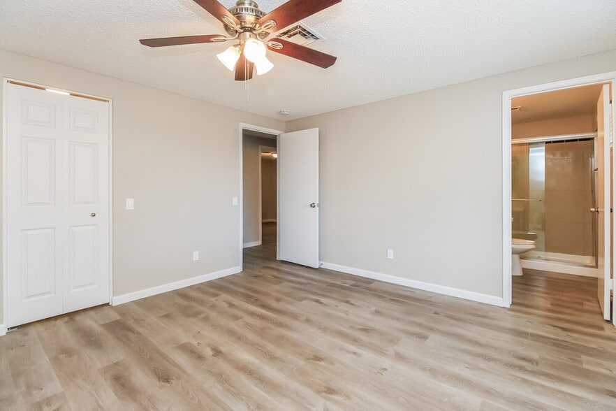 Building Photo - 739 S 75th St