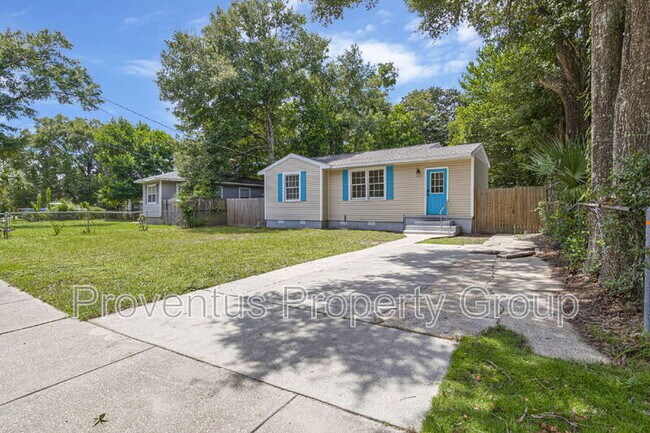 Building Photo - 305 Chaseville St