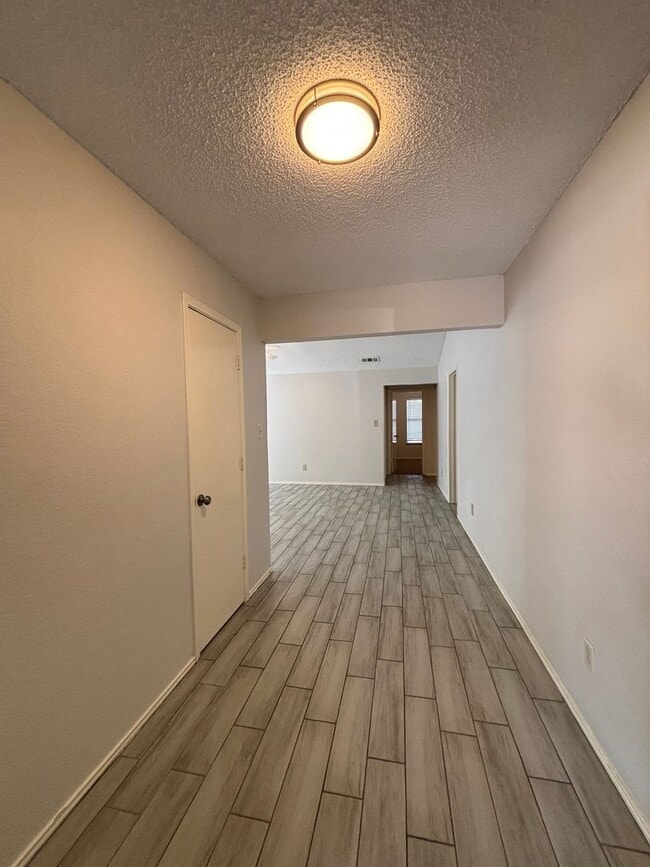 Building Photo - 7232 Laurelhill Ct S