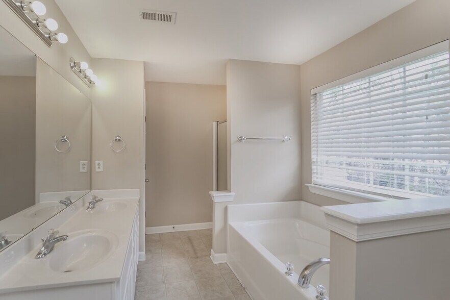 Building Photo - 2865 Island Point Dr NW