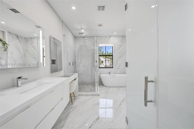 Building Photo - 2740 NW 83rd Terrace