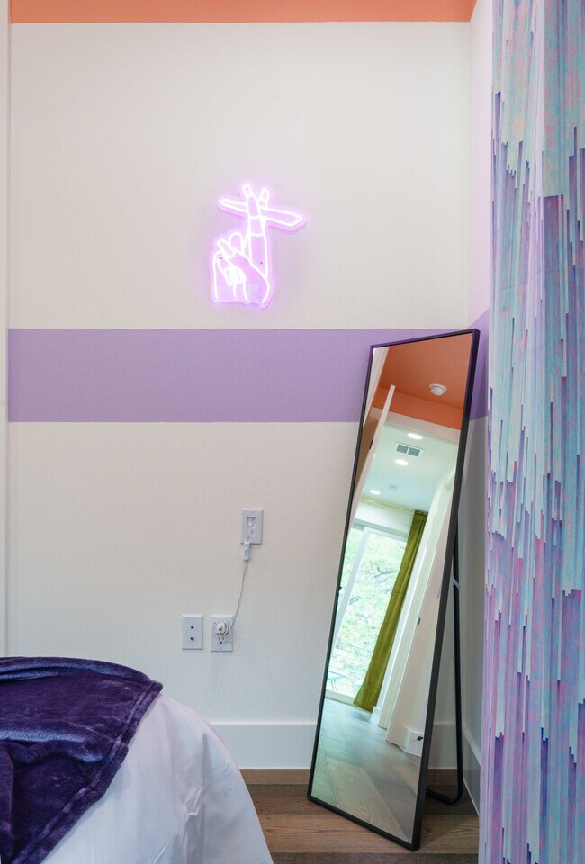 Building Photo - 2415 E 10th St