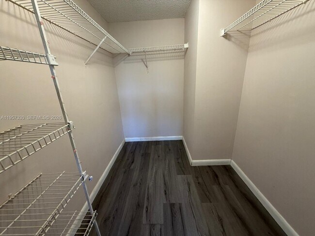 Building Photo - 9971 Nob Hill Pl