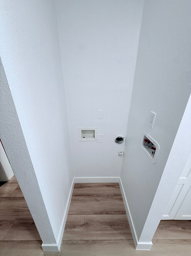 Washer/Dryer hookup - 14572 Dickens St
