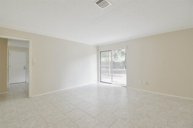 Building Photo - 2915 Valley Rose Dr