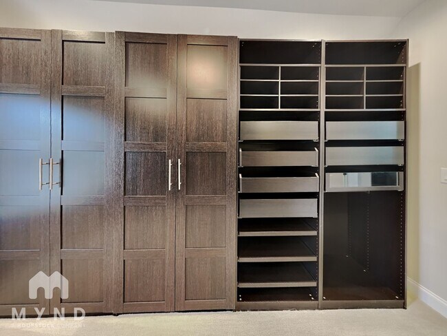 Building Photo - 2995 Manorview Ln