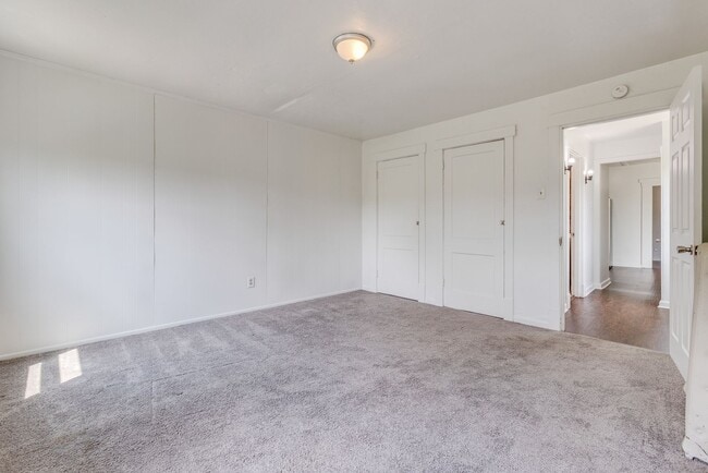 Building Photo - 28 Sharon St