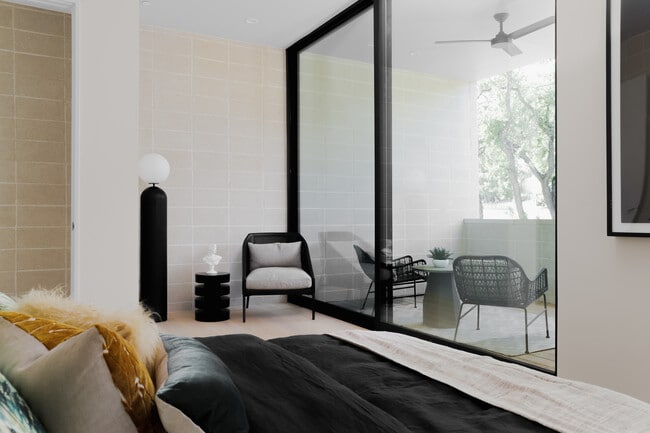 Building Photo - 5205 Scenic View Dr