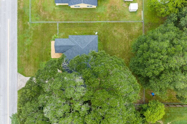 Building Photo - Updated 3BR Home with Fenced Backyard & Great Kitchen