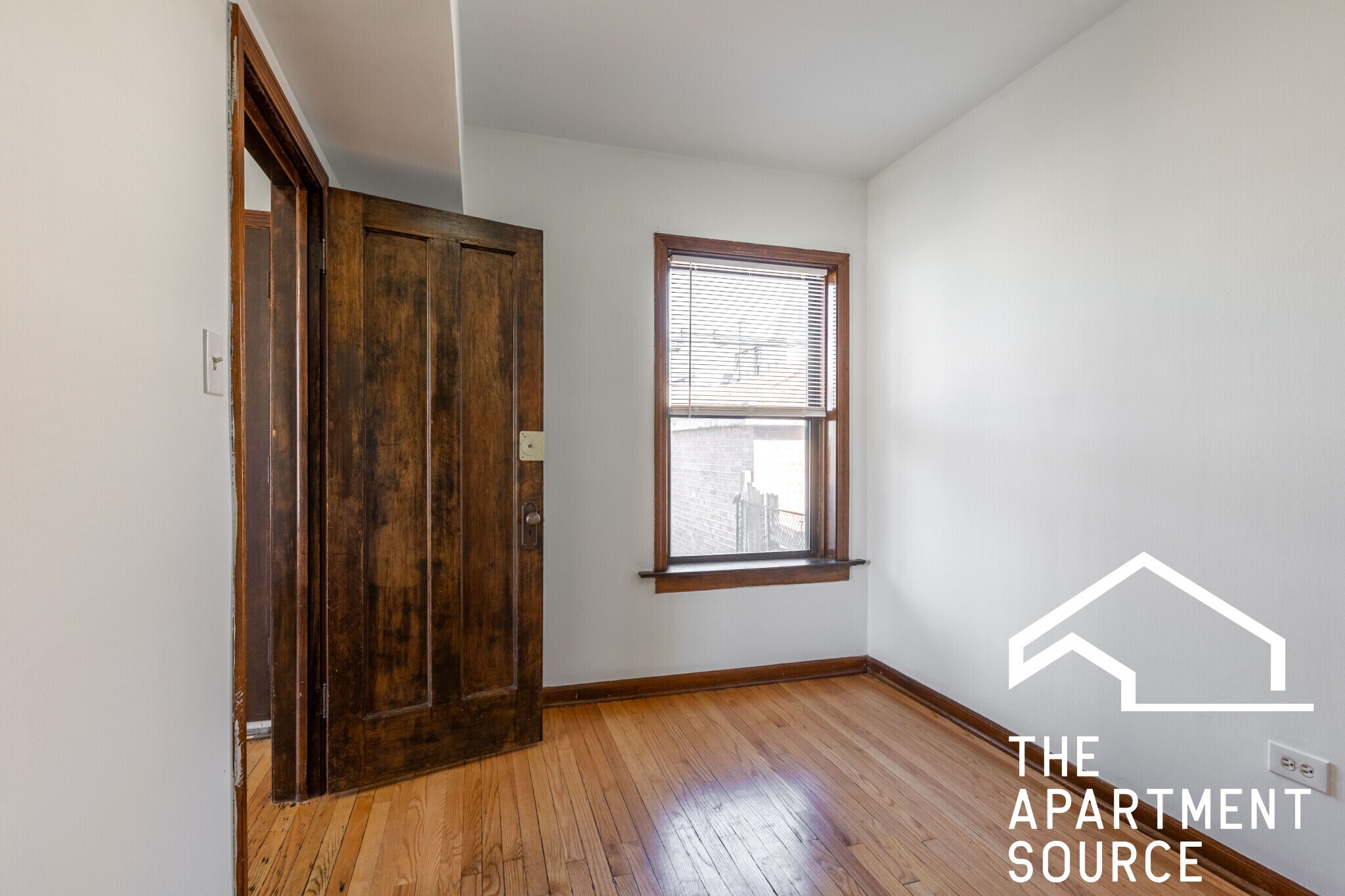 Building Photo - 4810 W Armitage Ave