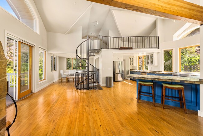 Building Photo - Ojai Views