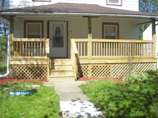 Primary Photo - 886 Storer Ave