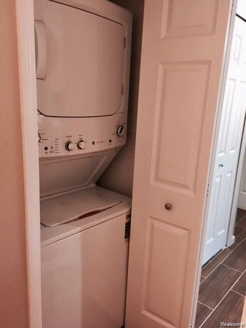 Building Photo - 954 Bloomfield Village Blvd