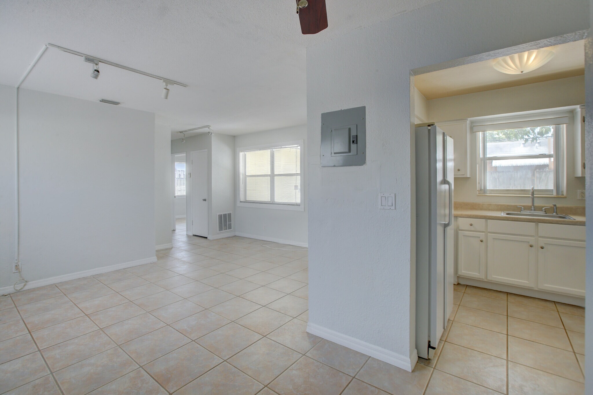 Living room - 604 NE 12th Ave