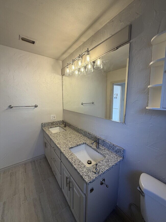 Building Photo - Charming 3-bedroom, 2-bath home in Tech Terrace!! Looking for 6 Mo Lease!