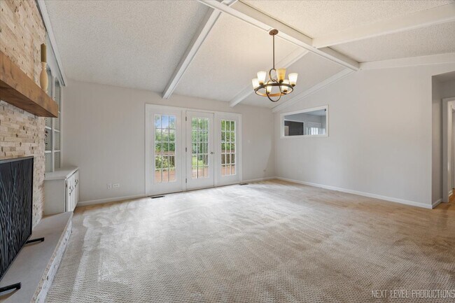 Building Photo - 2802 Wedgewood Dr
