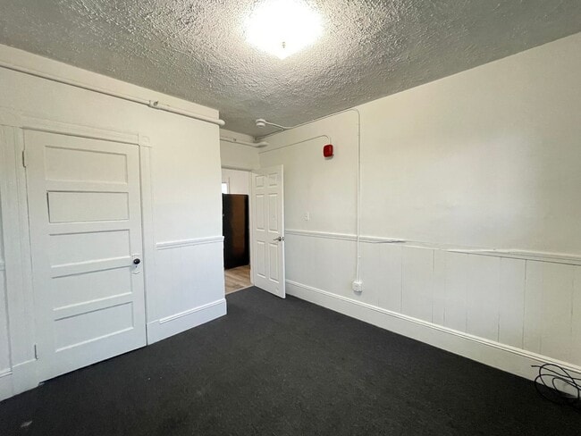 Building Photo - 457 Beech St