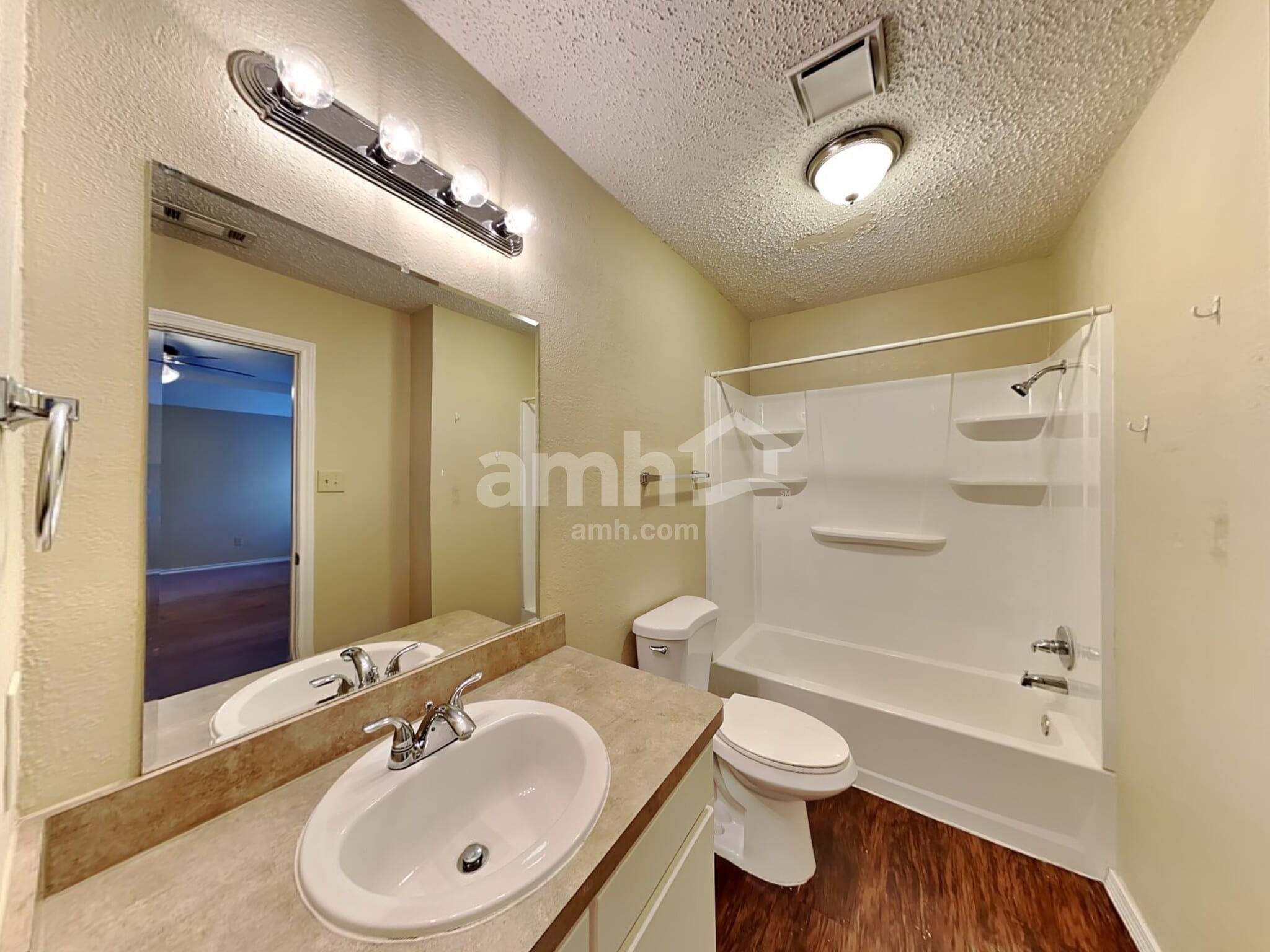 Building Photo - 105 S Winding Oaks Dr