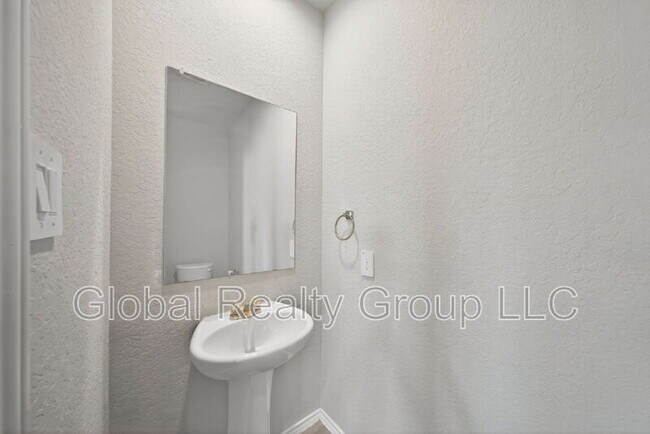 Building Photo - 10419 Lateleaf Oak