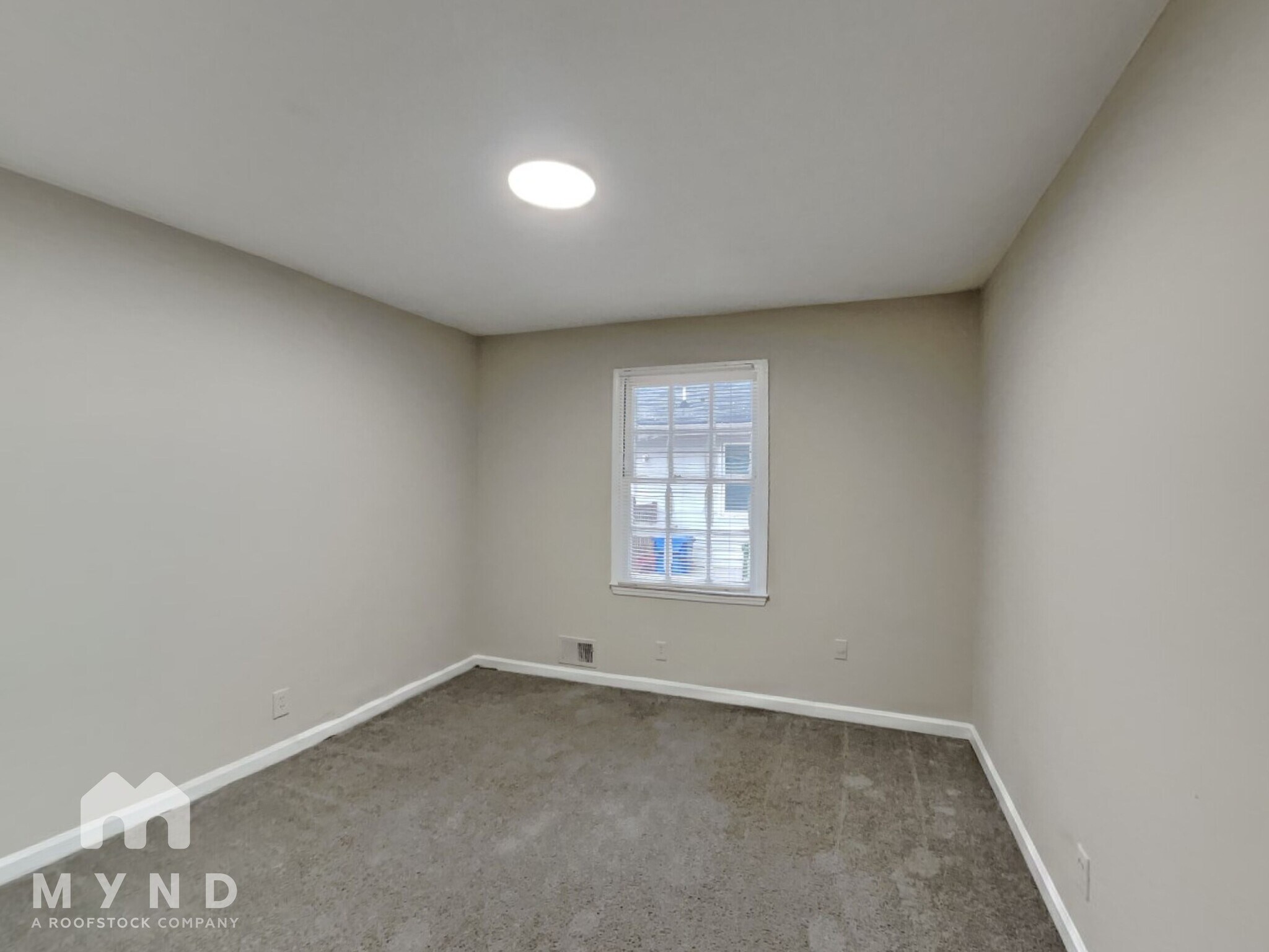 Building Photo - 593 Cedar Ave NW