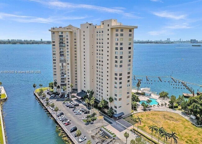 Building Photo - 11111 Biscayne Blvd