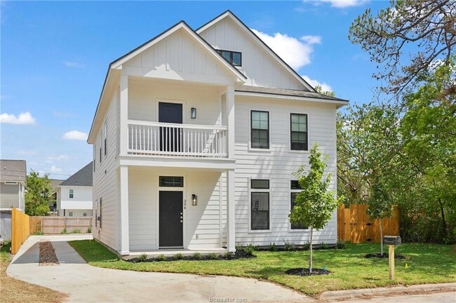 Primary Photo - 304 Poplar St